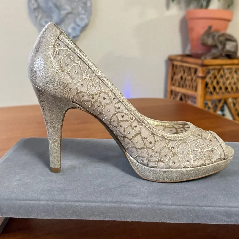 Adrianna Papell Foxy Peep-Toe Mesh Evening Pumps Gold Mesh Uppers Rhinestones 7